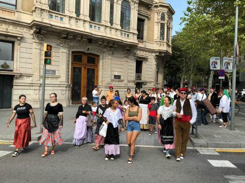 Endiumenja't. Passejada del vestit català